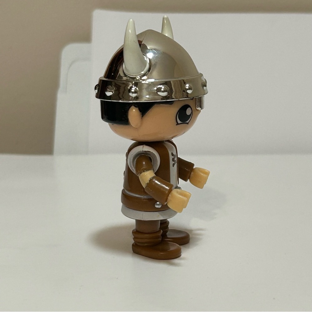 Ryan's World Series 3 Viking Ryan Figure - Picture 4 of 9